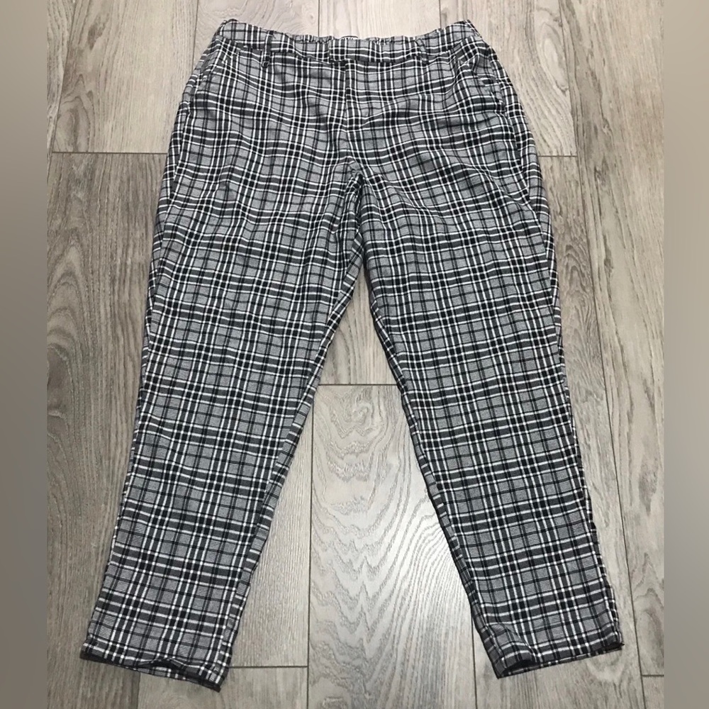 EUC Hot Topic Trouser Pants Plus Size 2X Gray White Black Plaid Pockets Straight